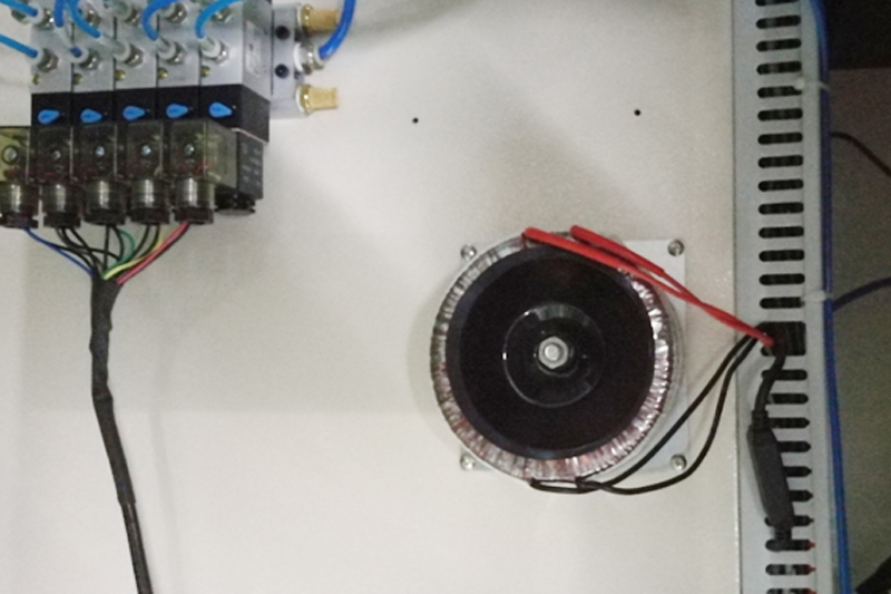 数控模板缝纫机使用环形变压器